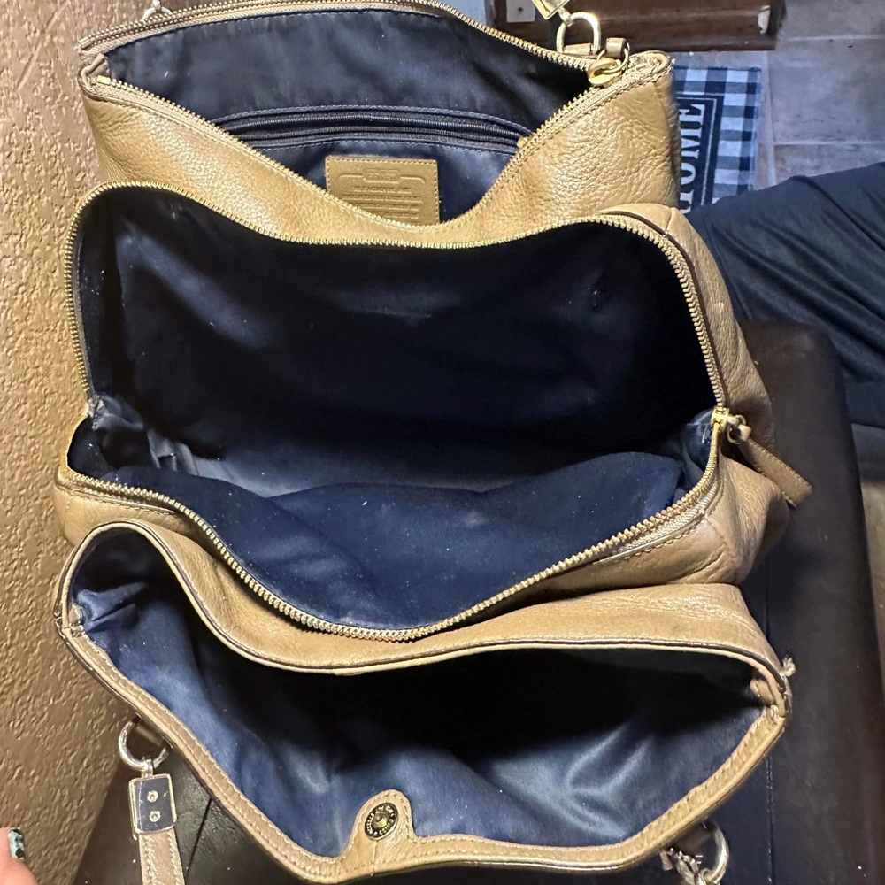 Medium Coach Handbag. Used. Good Condition.